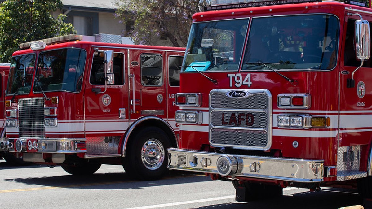 Small fire extinguished outside Jimmy Kimmel’s Hollywood Hills home – NBC Los Angeles