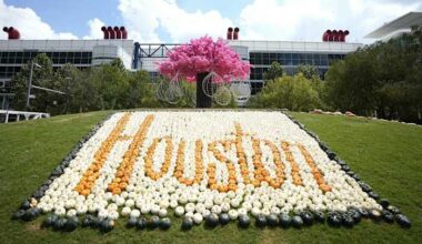 Houston Pumpkin Festival returns to Discovery Green with family fun, games, and unique attractions