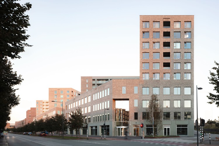 5TRACKS Mixed-Use District / Shift Architecture Urbanism + Powerhouse Company - Image 1 of 49