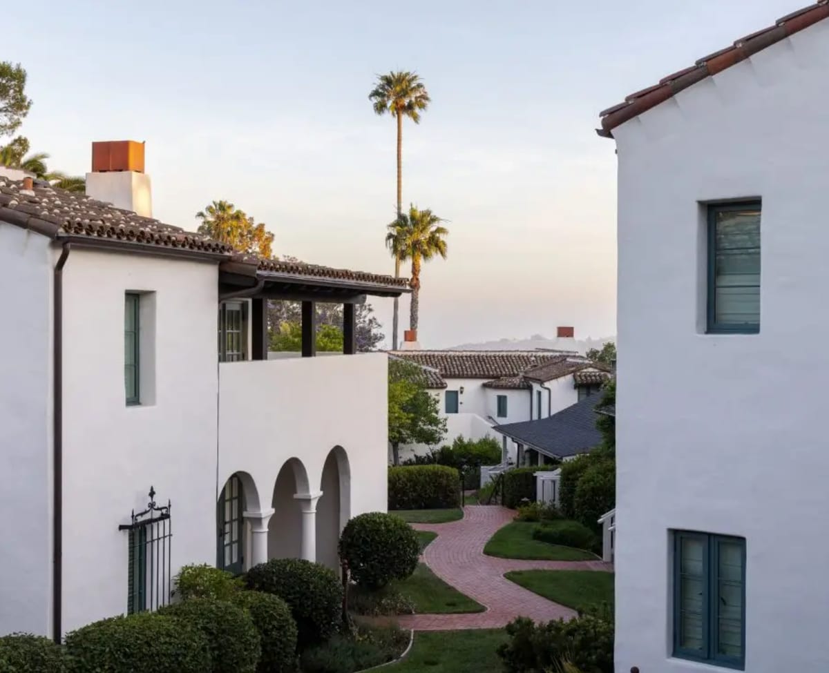 Guests will reportedly stay nearby at the luxurious El Encanto hotel, where $3,500-a-night rooms are now fully booked for the weekend.