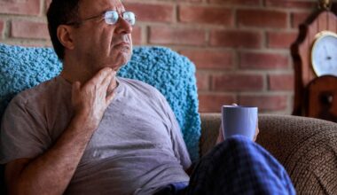 What To Know About The 'Razor Sore Throat' COVID Symptom
