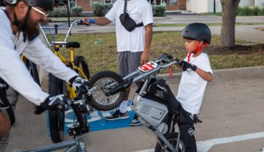 Dallas-Fort Worth cruiser bike group finds escape on Arlington night rides | Life + Entertainment