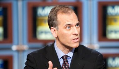 Recession Outlook: Mark Zandi Says Weak Jobs Report Confirms Economy Fear