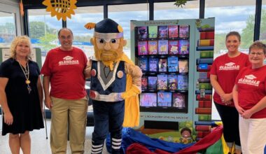 Book vending machine unveiled at Glendale Elem. | Local