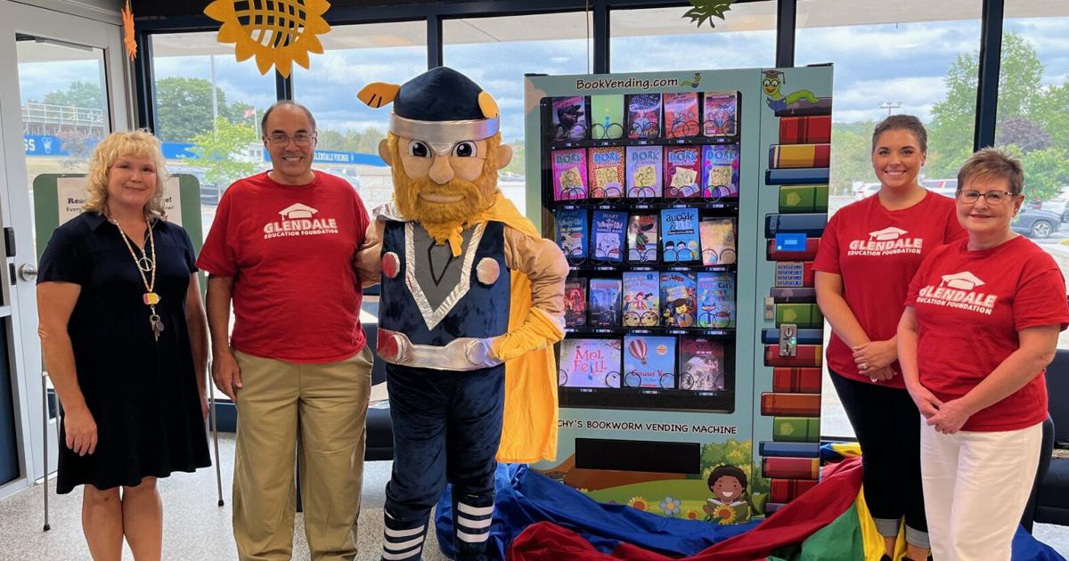 Book vending machine unveiled at Glendale Elem. | Local