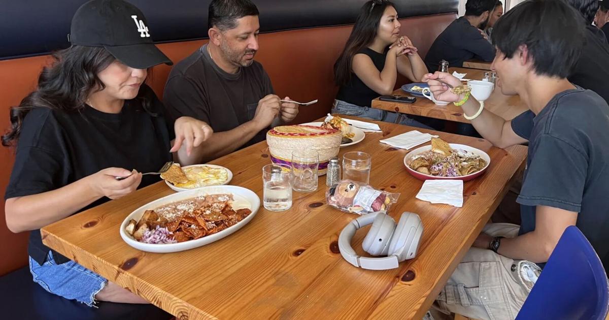 East Los Angeles' Moles La Tía reopens after six-year closure | East LA News