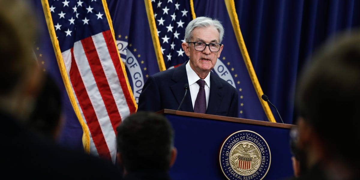 Powell Says AI May Be Hurting Entry-Level Jobs