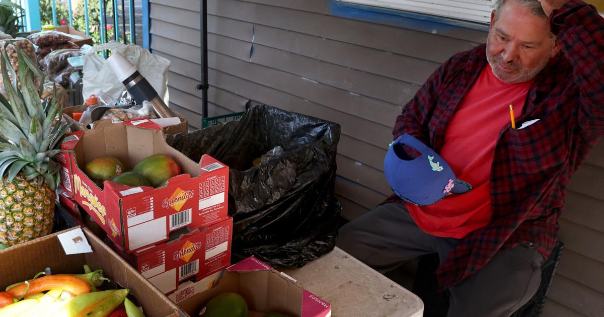 Vendors silently fade from Chicago streets during ICE surge