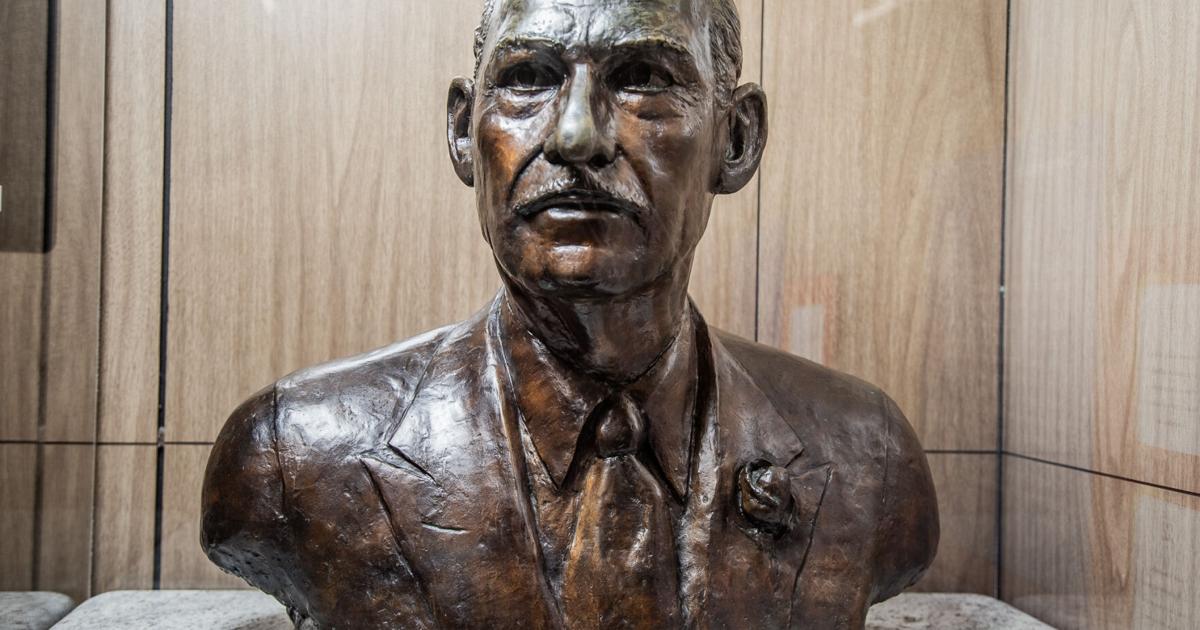 UTA moves E. H. Hereford bust to Central Library exhibit | Campus