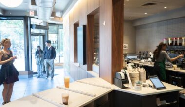 Starbucks closing some Chicago stores amid nationwide restructuring | Evening Digest