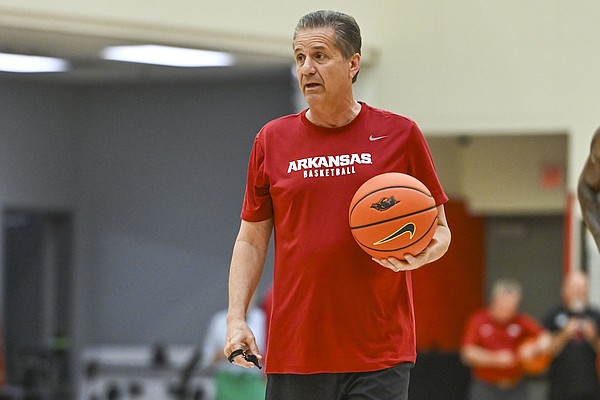 Arkansas basketball notebook: CareSource kids camp, offseason optimism and front court versatility