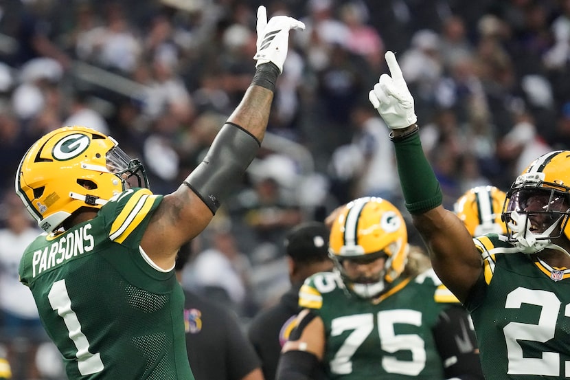 Green Bay Packers linebacker Micah Parsons (1) takes the field to warm up before an NFL...