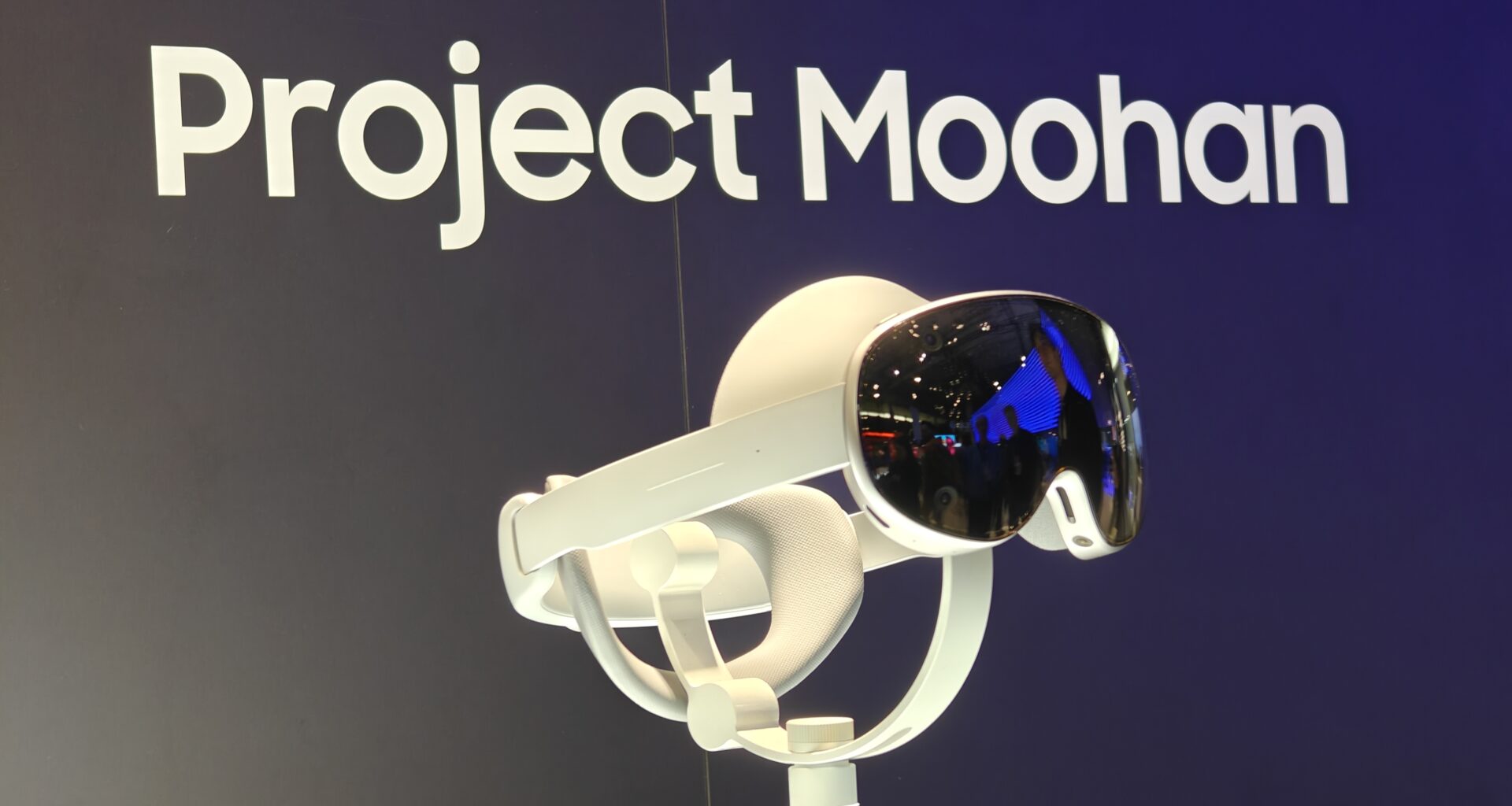 Samsung Project Moohan on display
