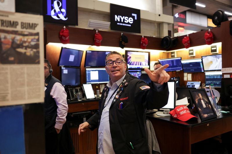 Tech rebounds, jobs worries deepen