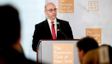 Fed’s Miran Says Economic Vulnerability Calls for Rapid Cuts