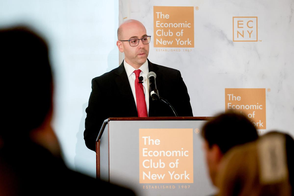 Fed’s Miran Says Economic Vulnerability Calls for Rapid Cuts