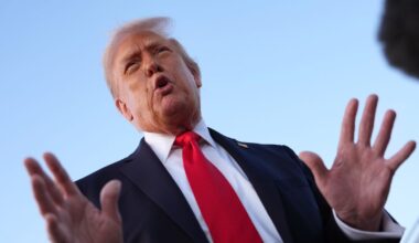 Trump Renews Threats Against NYC After Hochul Backs Mamdani