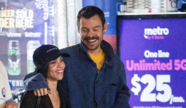 Harry Styles & Zoë Kravitz Fuel More Romance Rumors by Holding Hands in NYC