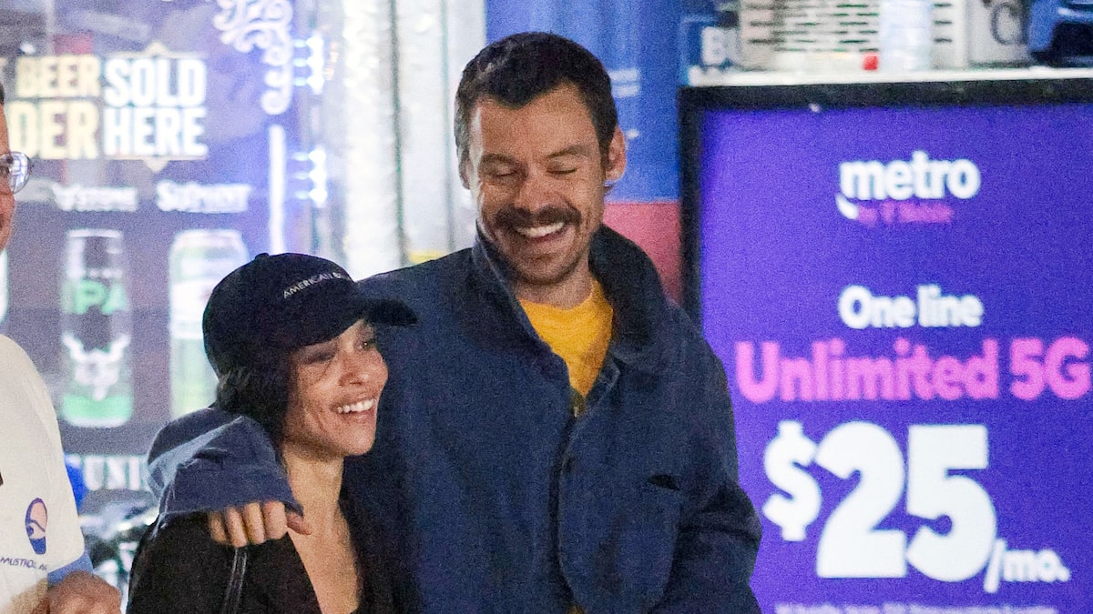 Harry Styles & Zoë Kravitz Fuel More Romance Rumors by Holding Hands in NYC