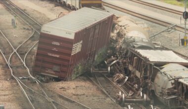 Train derails in Fort Worth, no public threat reported