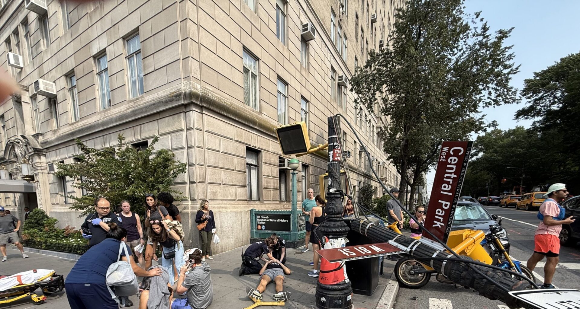 Multiple People Injured After Traffic Light Pole Crashes to the Ground on UWS: Police