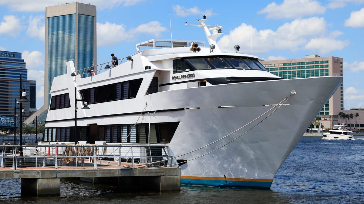 Couple starts St. Johns River yacht cruises in downtown Jacksonville
