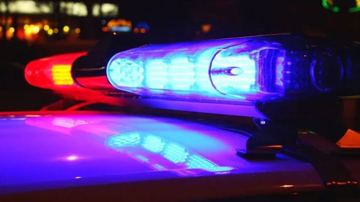 Jacksonville police vehicle strikes, kills man crossing Mandarin road