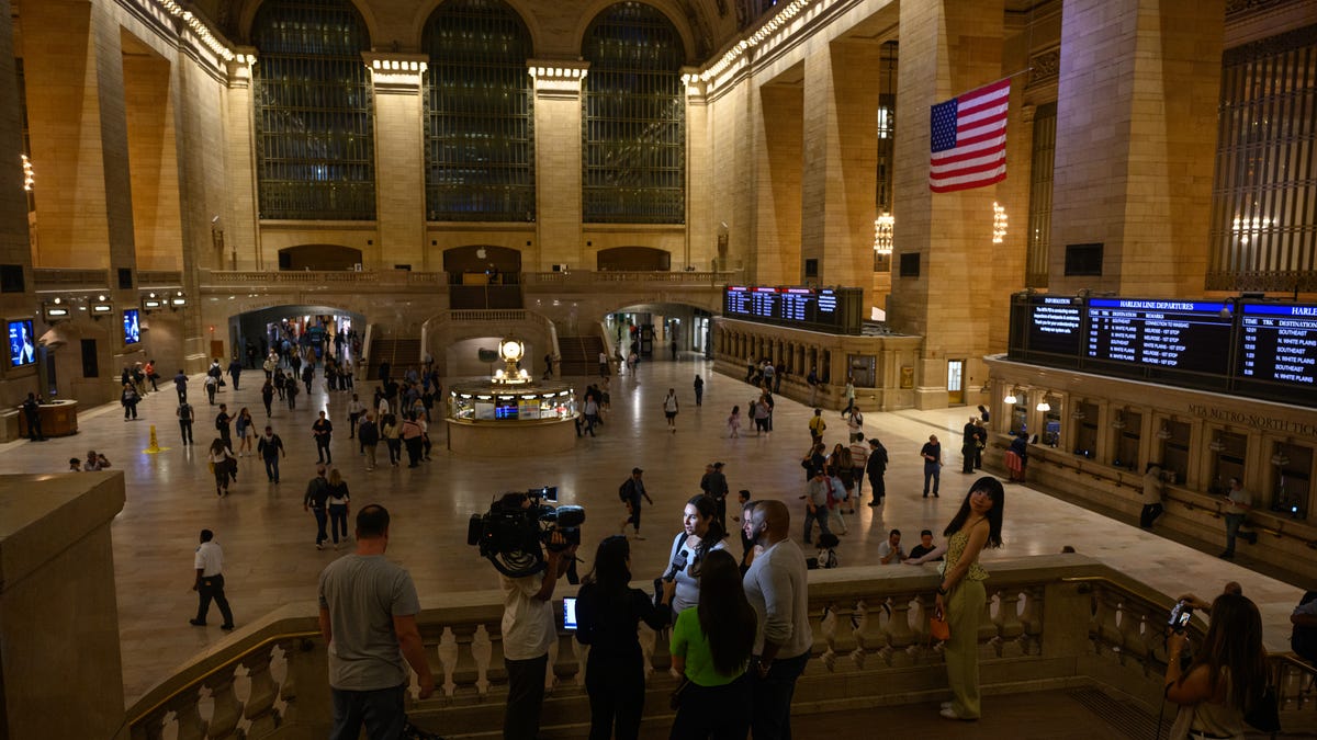 See photos and video of Grand Central station power outage