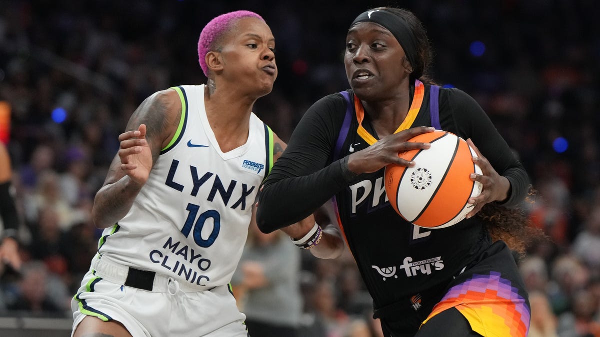 Cheryl Reeve ejected as Mercury send Lynx to brink of elimination