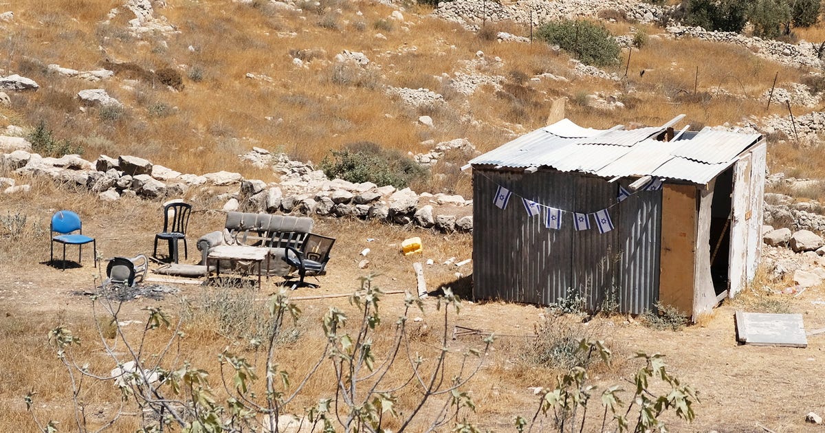 A new settler hut appeared in Hebron. What followed confirmed the neighbors' worst fears - Haaretz