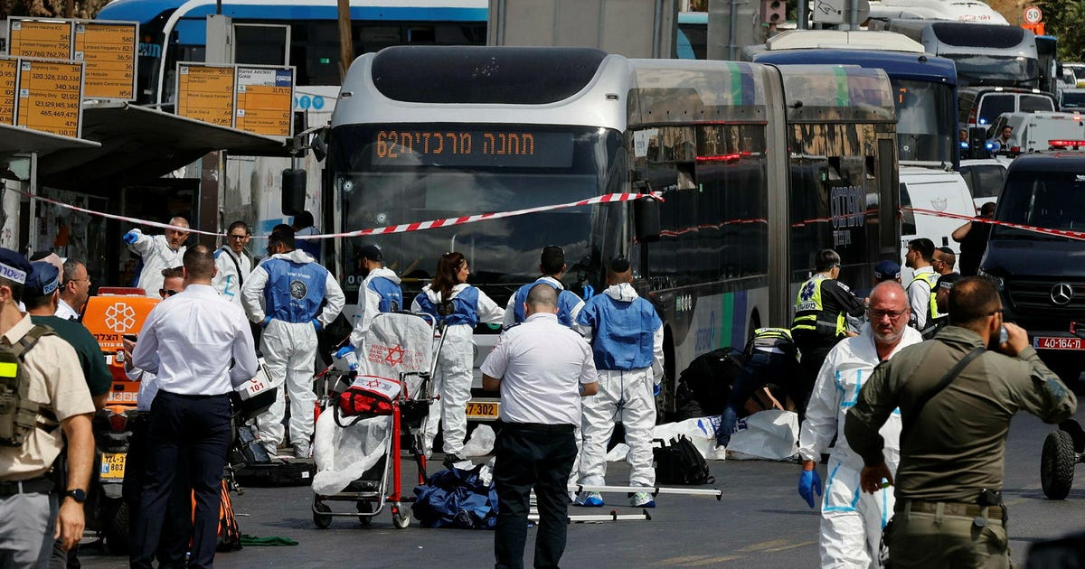 Six Killed, Two in Serious Condition After Terrorists Open Fire Near Jerusalem Bus Stop - Haaretz