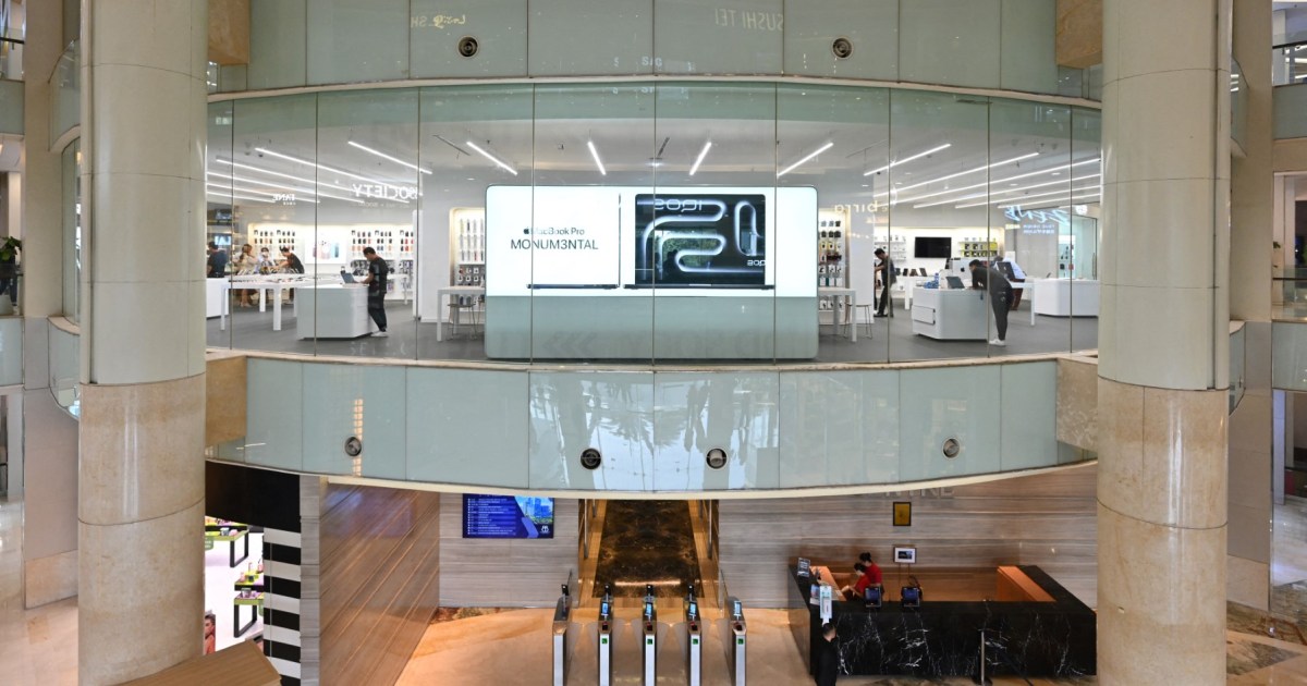 Indonesia’s thrifty window shoppers cast doubt on economic success story | Business and Economy News