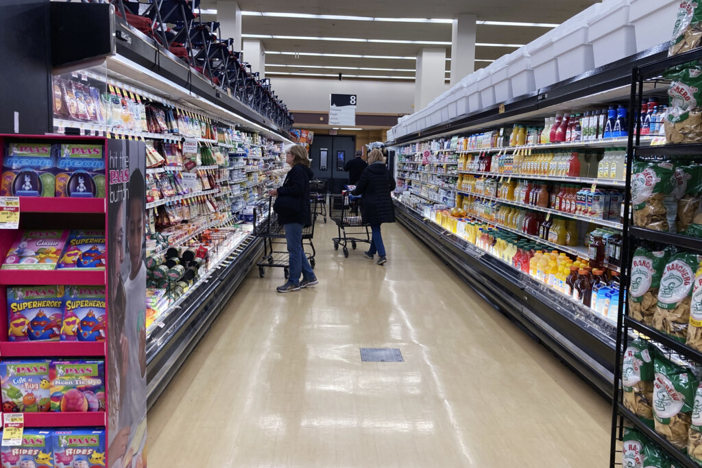 Peoria Heights mayor vetoes grocery tax as Chicago considers it