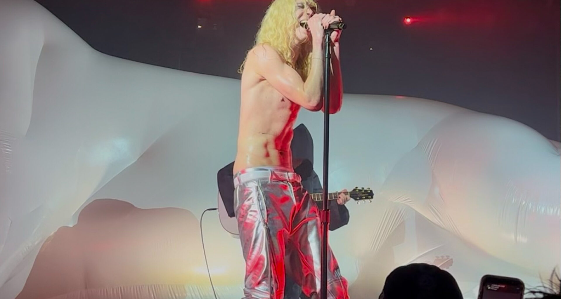 2hollis Launches ‘Star’ Tour with Sold-Out LA Show