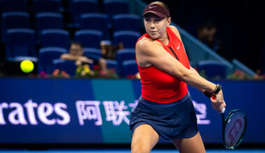 Epic tiebreak pushes Anisimova into Round of 16