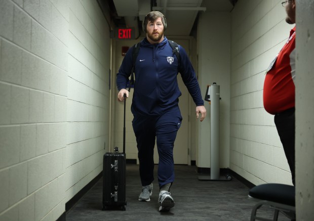 Bears guard Joe Thuney arrives for a game against the Lions at Ford Field on Sept. 14, 2025, in Detroit. (John J. Kim/Chicago Tribune)