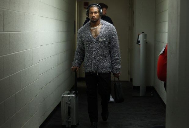 Bears safety Jonathan Owens arrives for a game against the Lions at Ford Field on Sept. 14, 2025, in Detroit. (John J. Kim/Chicago Tribune)