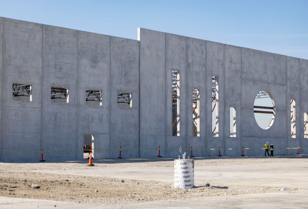 Construction continues on a new practice facility for the Chicago Sky on Wednesday, Sept. 17, 2025, at the Wintrust Sports Complex in Bedford Park. (Brian Cassella/Chicago Tribune)
