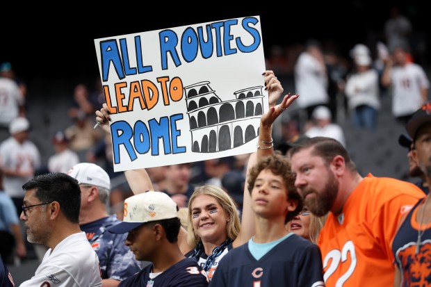 A Rome Odunze fan shows some love in the stands...