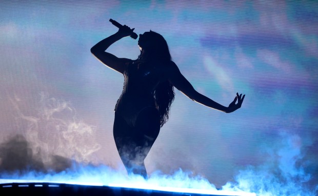Dua Lipa performs at the United Center in Chicago on Sept. 5, 2025. (Chris Sweda/Chicago Tribune)