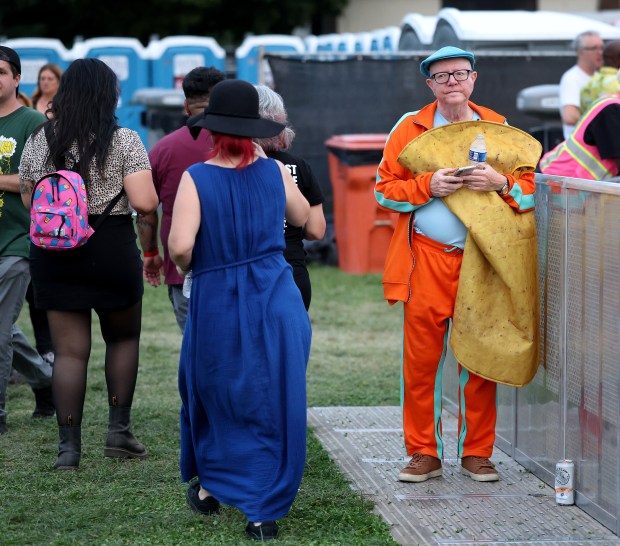 Music fans hang out at Riot Fest in Chicago's Douglass Park on Friday, Sept. 19, 2025. (Chris Sweda/Chicago Tribune)