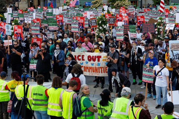 People gather near the Congress Plaza Gardens to protest President Donald Trump's intent to increase immigration enforcement actions in the city and deploy the National Guard, Sept. 6, 2025, in Chicago. (Armando L. Sanchez/Chicago Tribune)