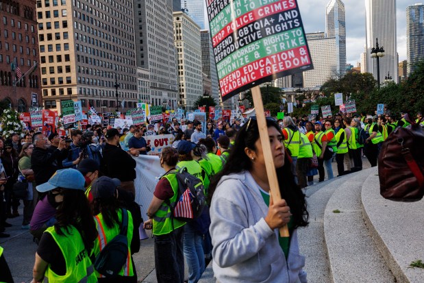 People gather near the Congress Plaza Gardens to protest President Donald Trump's intent to increase immigration enforcement actions in the city and deploy the National Guard, Sept. 6, 2025, in Chicago. (Armando L. Sanchez/Chicago Tribune)