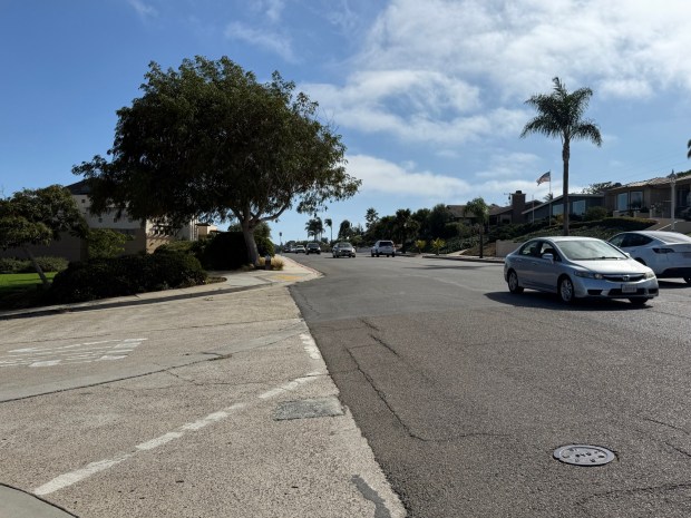 An online petition calls for a lighted crosswalk at the intersection of Catalina Boulevard and Varona Street in front of Point Loma Park. (Sarah Mathy)