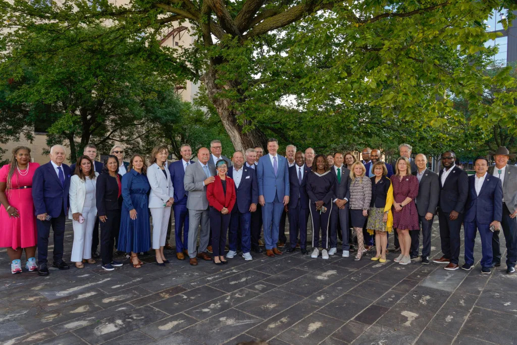 Fort Worth, Arlington mayors sign declaration against political violence