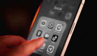 Diminish Distractions by Setting Your iPhone to Gray Scale When You're Home