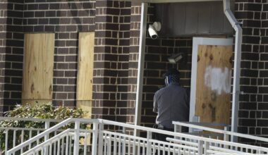As immigration arrests spike in Chicago, activists escalate tactics to fight back – Shaw Local