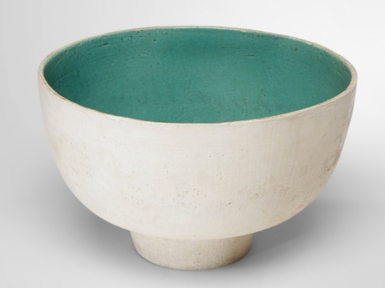 Earthenware pot