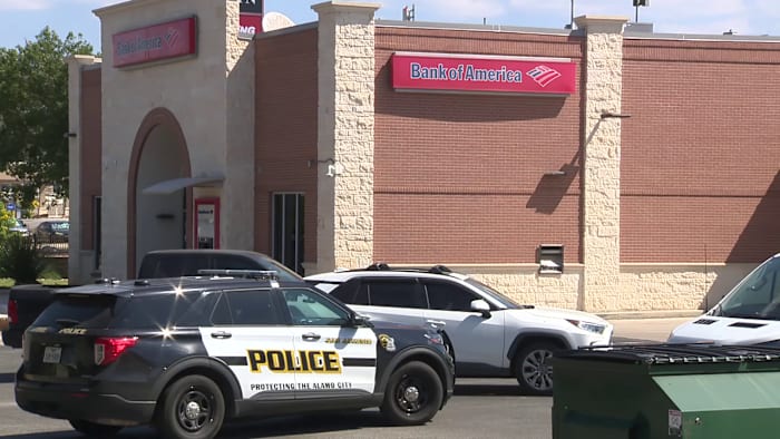 3 men flee scene of North Side ATM robbery in white BMW, San Antonio police say