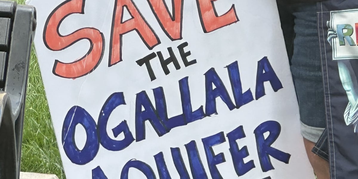 Protest over Panhandle AI data centers held at Potter County Courthouse